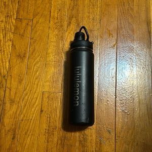 Lululemon water bottle